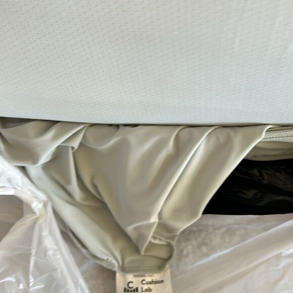 Ergonomic White Pillow for Hybrid Sleepers - Picture 9 of 15